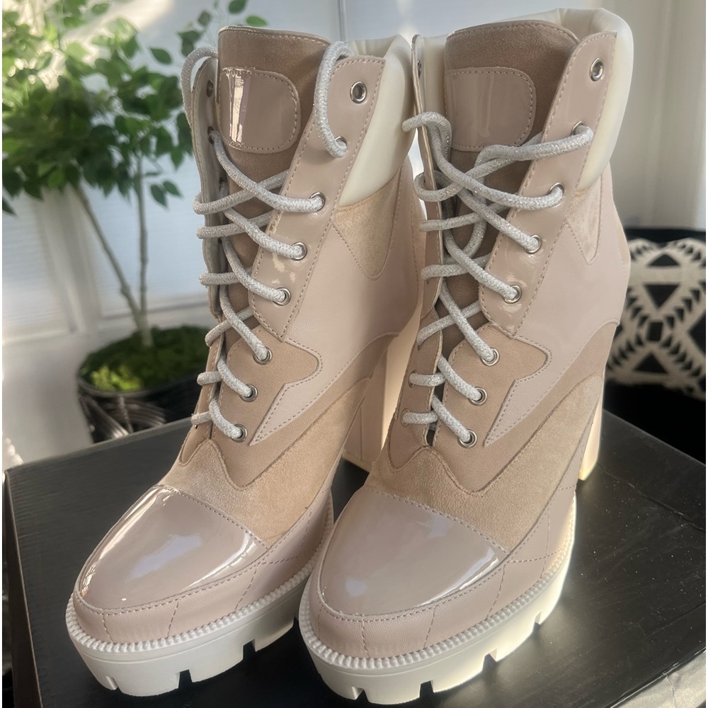 Winter boot Faux suede & patent leather Cream color great for Fall & Winter.